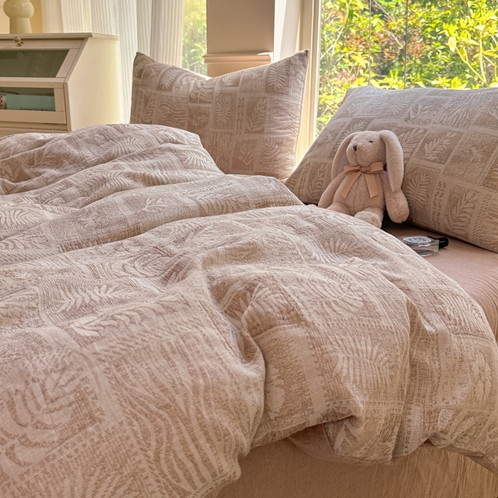 91家纺网 家纺一手货源 找家纺 菡宝 2025新款a类母婴级全棉色织三层纱提花被套纯棉被罩四件套支持定做定制尺寸 叶之美-卡其