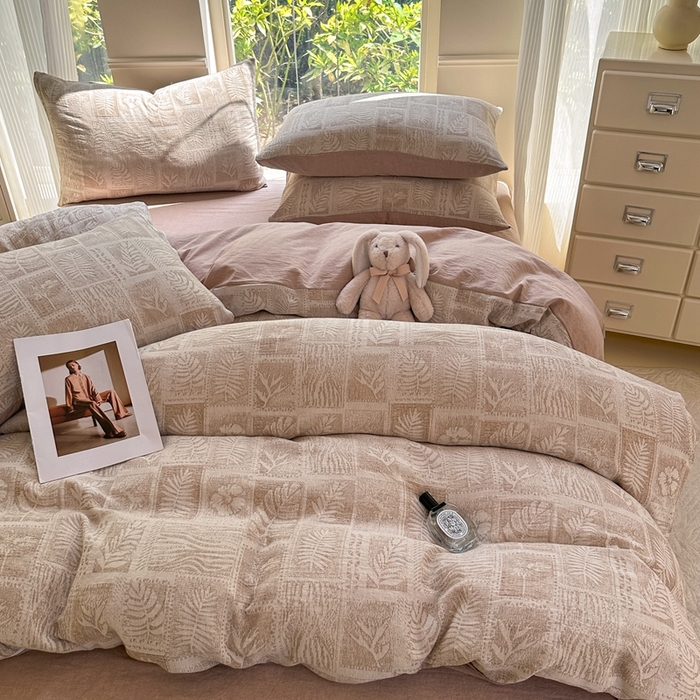 91家纺网 家纺一手货源 找家纺 菡宝 2025新款a类母婴级全棉色织三层纱提花被套纯棉被罩四件套支持定做定制尺寸 叶之美-卡其