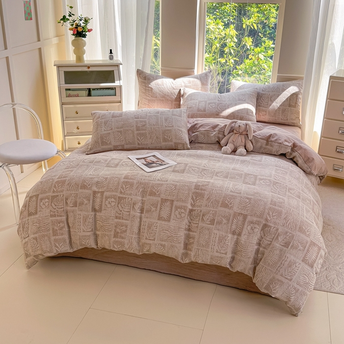 91家纺网 家纺一手货源 找家纺 菡宝 2025新款a类母婴级全棉色织三层纱提花被套纯棉被罩四件套支持定做定制尺寸 叶之美-卡其