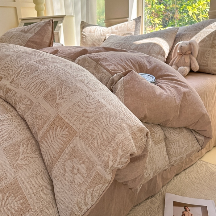 91家纺网 家纺一手货源 找家纺 菡宝 2025新款a类母婴级全棉色织三层纱提花被套纯棉被罩四件套支持定做定制尺寸 叶之美-卡其