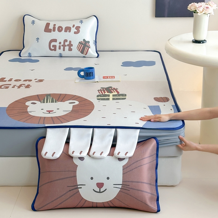 91家纺网 家纺一手货源 找家纺 澳萝拉 2025新款异形冰藤席数码印花系列席子凉席-风格二 狮狮如意（床笠款）