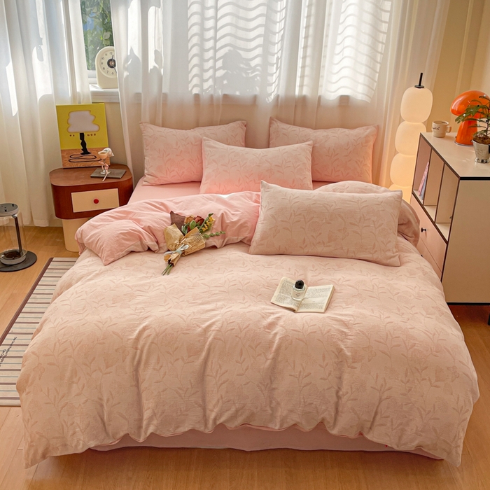 91家纺网 家纺一手货源 找家纺 菡宝 2025新款a类母婴级全棉色织三层纱提花被套纯棉被罩四件套支持定做定制尺寸 韵蝶-粉