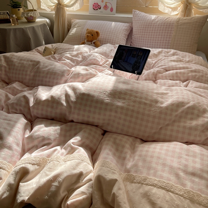 91家纺网 家纺一手货源 找家纺 桃心家居 2025新款云感水洗棉蕾丝花边四件套 水洗棉花边-蕾丝粉格蓝