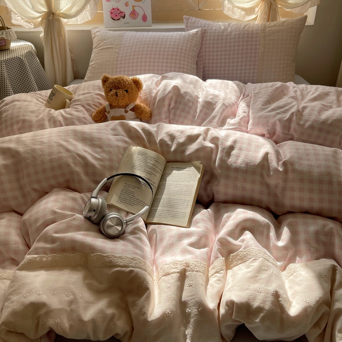 91家纺网 家纺一手货源 找家纺 桃心家居 2025新款云感水洗棉蕾丝花边四件套 水洗棉花边-蕾丝粉格蓝