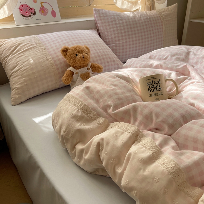 91家纺网 家纺一手货源 找家纺 桃心家居 2025新款云感水洗棉蕾丝花边四件套 水洗棉花边-蕾丝粉格蓝