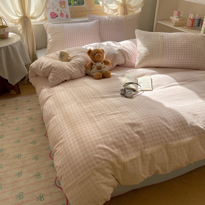 91家纺网 家纺一手货源 找家纺 桃心家居 2025新款云感水洗棉蕾丝花边四件套 水洗棉花边-蕾丝粉格蓝