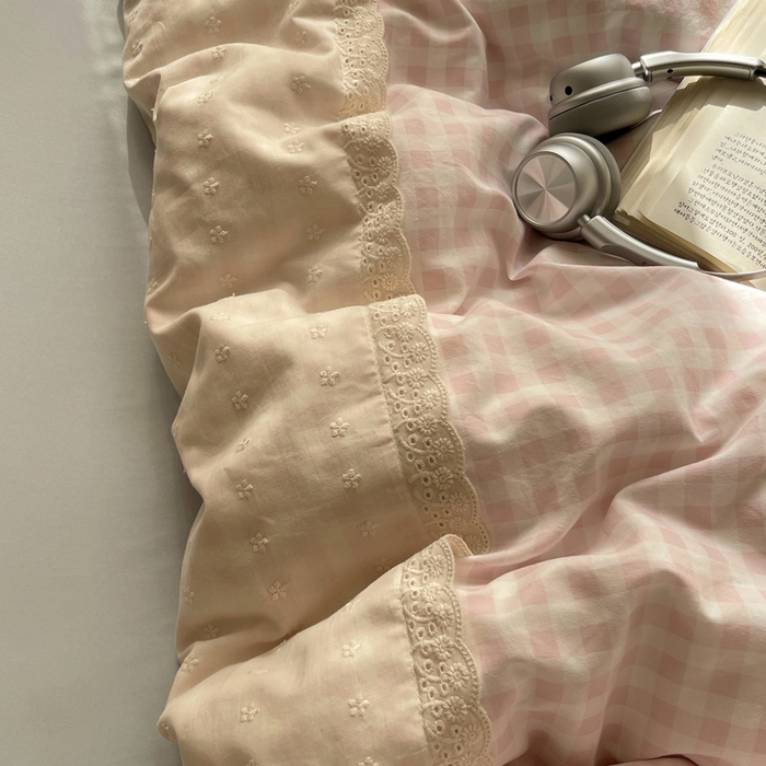 91家纺网 家纺一手货源 找家纺 桃心家居 2025新款云感水洗棉蕾丝花边四件套 水洗棉花边-蕾丝粉格蓝