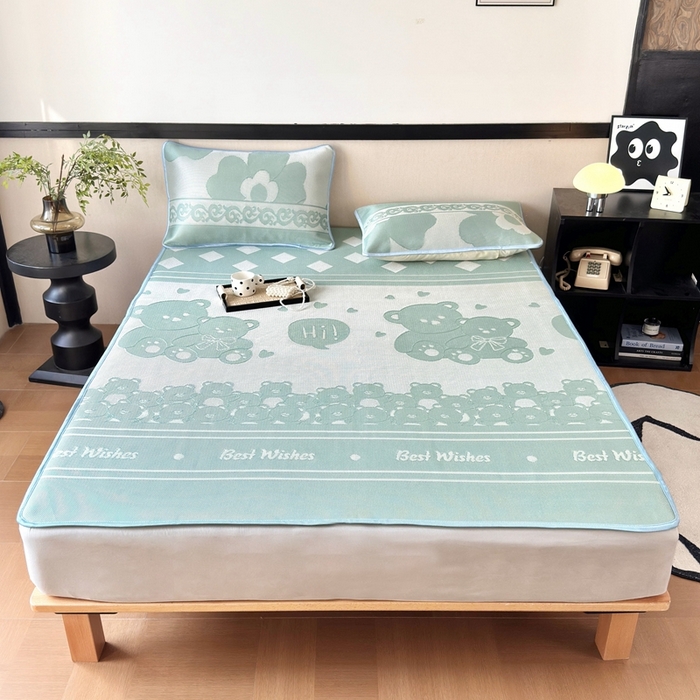 91家纺网 家纺一手货源 找家纺 乐居家纺 2025新款A类碳光抗菌凉感可水洗冰丝凉席席子床笠款 小熊伙伴-绿