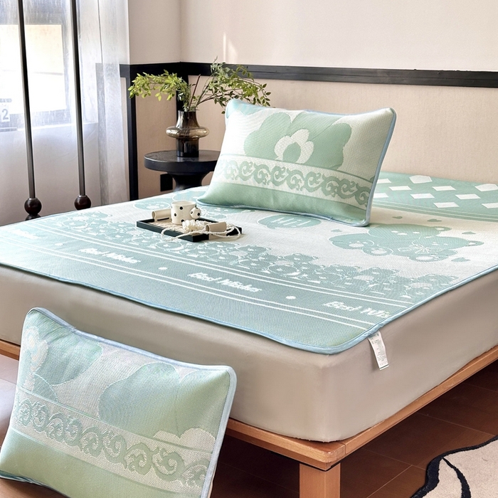 91家纺网 家纺一手货源 找家纺 乐居家纺 2025新款A类碳光抗菌凉感可水洗冰丝凉席席子床笠款 小熊伙伴-绿