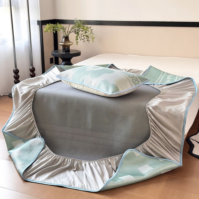 91家纺网 家纺一手货源 找家纺 乐居家纺 2025新款A类碳光抗菌凉感可水洗冰丝凉席席子床笠款 小熊伙伴-绿