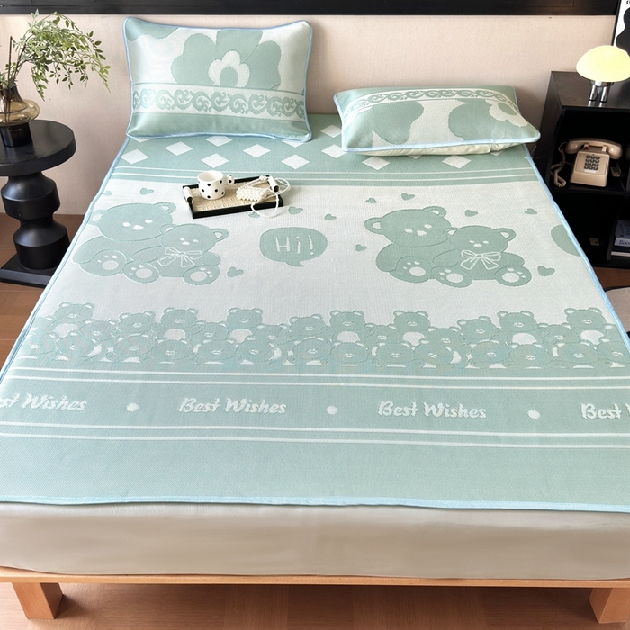 91家纺网 家纺一手货源 找家纺 乐居家纺 2025新款A类碳光抗菌凉感可水洗冰丝凉席席子床笠款 小熊伙伴-绿