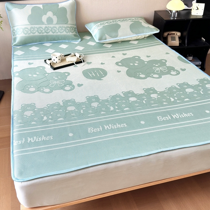 91家纺网 家纺一手货源 找家纺 乐居家纺 2025新款A类碳光抗菌凉感可水洗冰丝凉席席子床笠款 小熊伙伴-绿