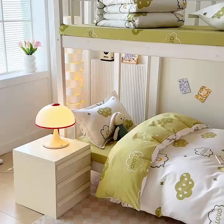 91家纺网 家纺一手货源 找家纺 鑫宇 2025全棉13372床单款印花学生三件套 浮云