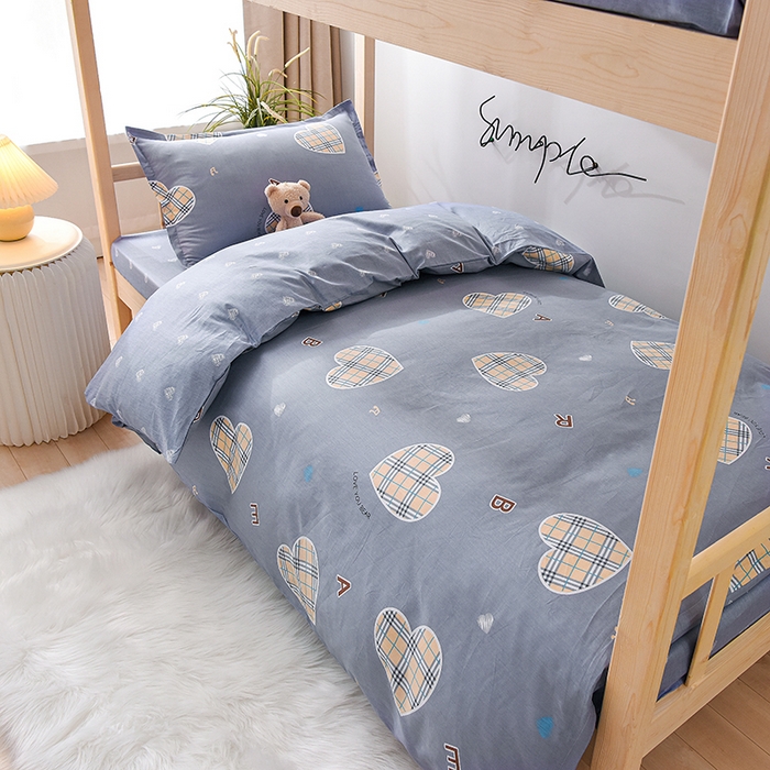 91家纺网 家纺一手货源 找家纺 鑫宇 2025全棉13372床单款印花学生三件套 爱心港湾-灰