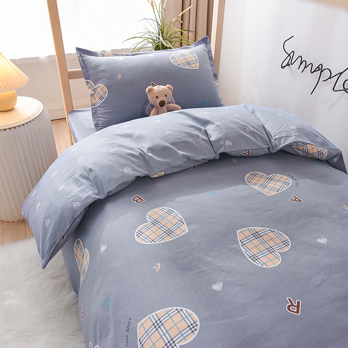 91家纺网 家纺一手货源 找家纺 鑫宇 2025全棉13372床单款印花学生三件套 爱心港湾-灰
