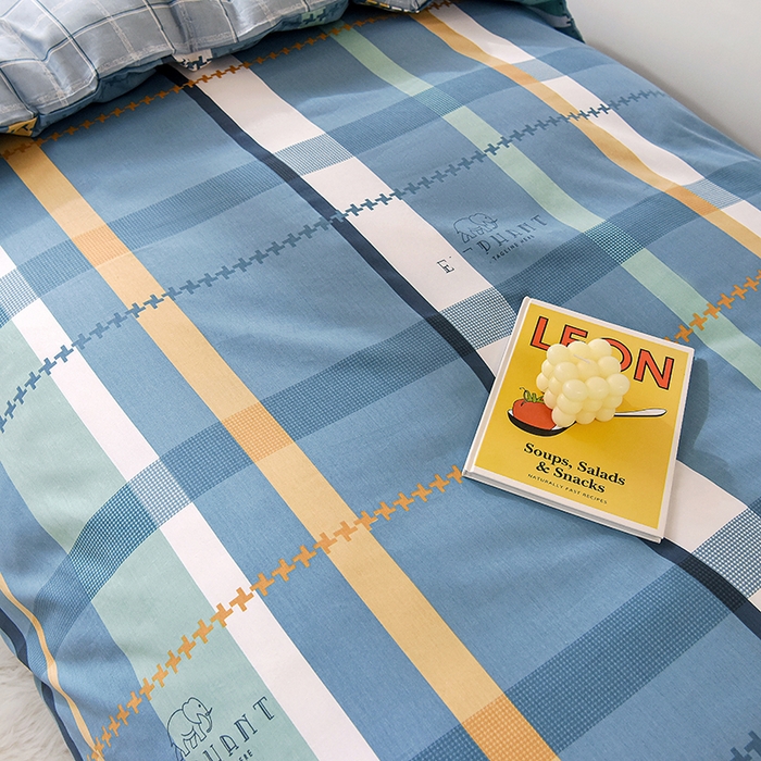 91家纺网 家纺一手货源 找家纺 鑫宇 2025全棉13372床单款印花学生三件套 安迪丝-蓝