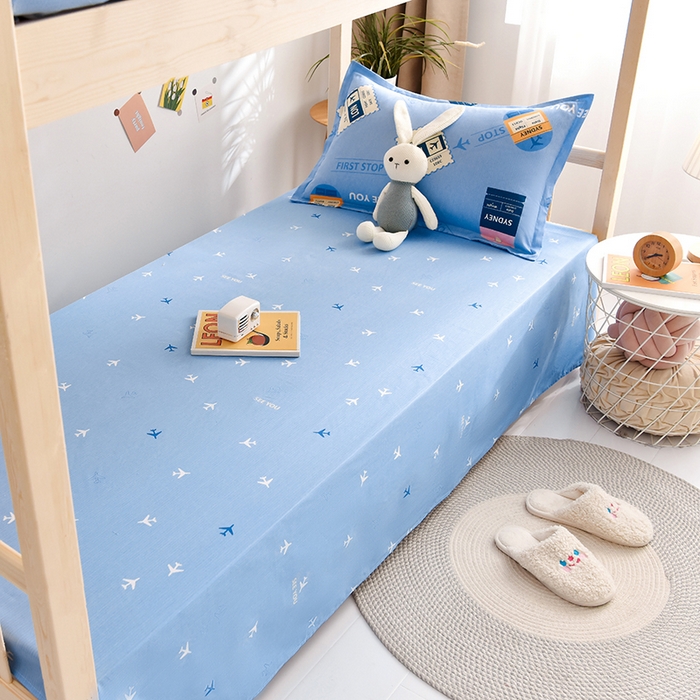 91家纺网 家纺一手货源 找家纺 鑫宇 2025全棉13372床单款印花学生三件套 飞行日记-蓝
