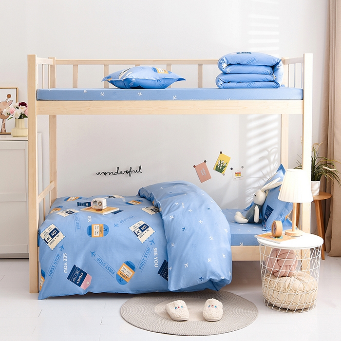 91家纺网 家纺一手货源 找家纺 鑫宇 2025全棉13372床单款印花学生三件套 飞行日记-蓝