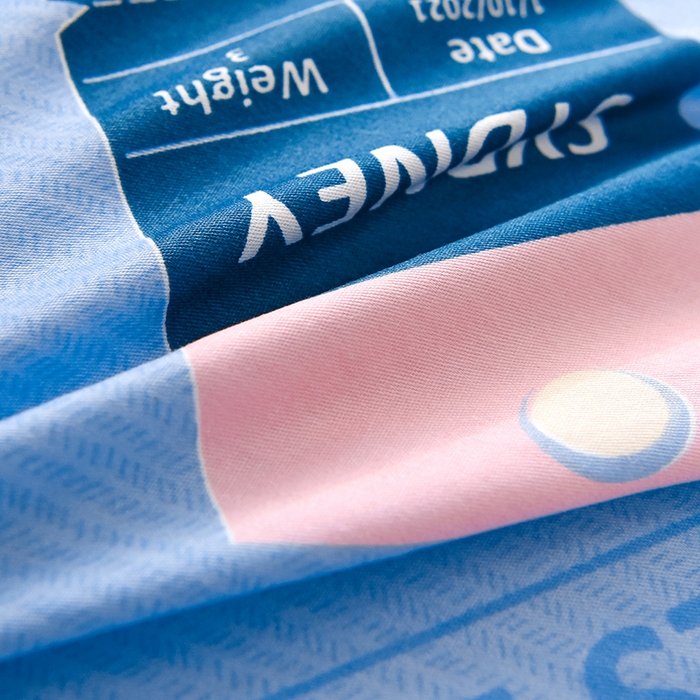 91家纺网 家纺一手货源 找家纺 鑫宇 2025全棉13372床单款印花学生三件套 飞行日记-蓝