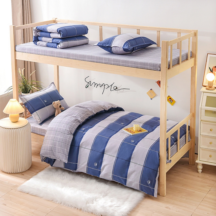 91家纺网 家纺一手货源 找家纺 鑫宇 2025全棉13372床单款印花学生三件套 好运时节-蓝