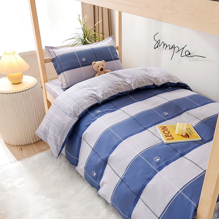 91家纺网 家纺一手货源 找家纺 鑫宇 2025全棉13372床单款印花学生三件套 好运时节-蓝