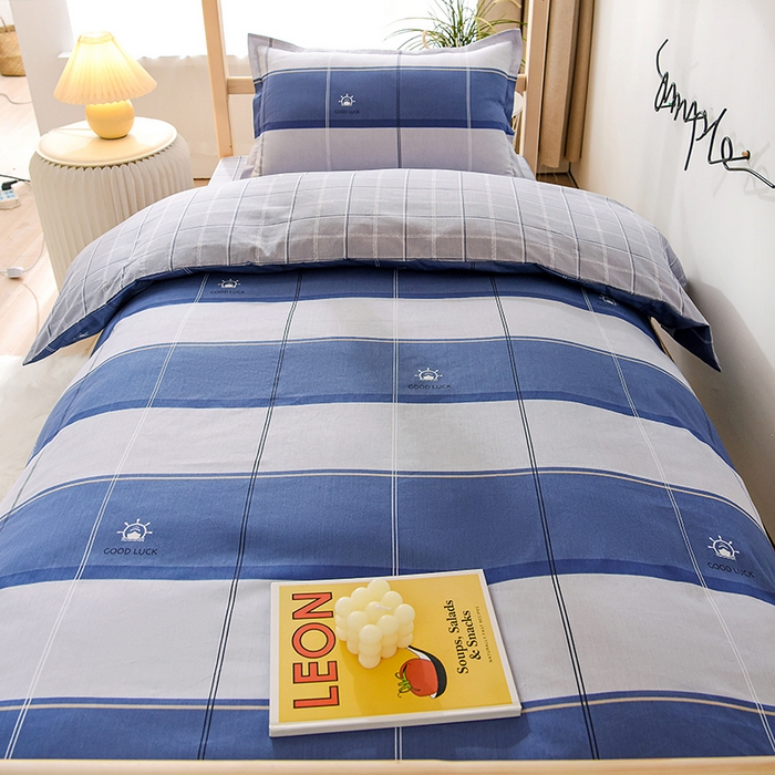 91家纺网 家纺一手货源 找家纺 鑫宇 2025全棉13372床单款印花学生三件套 好运时节-蓝