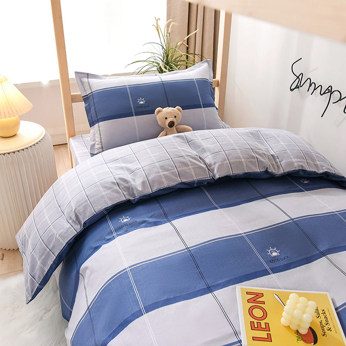 91家纺网 家纺一手货源 找家纺 鑫宇 2025全棉13372床单款印花学生三件套 好运时节-蓝