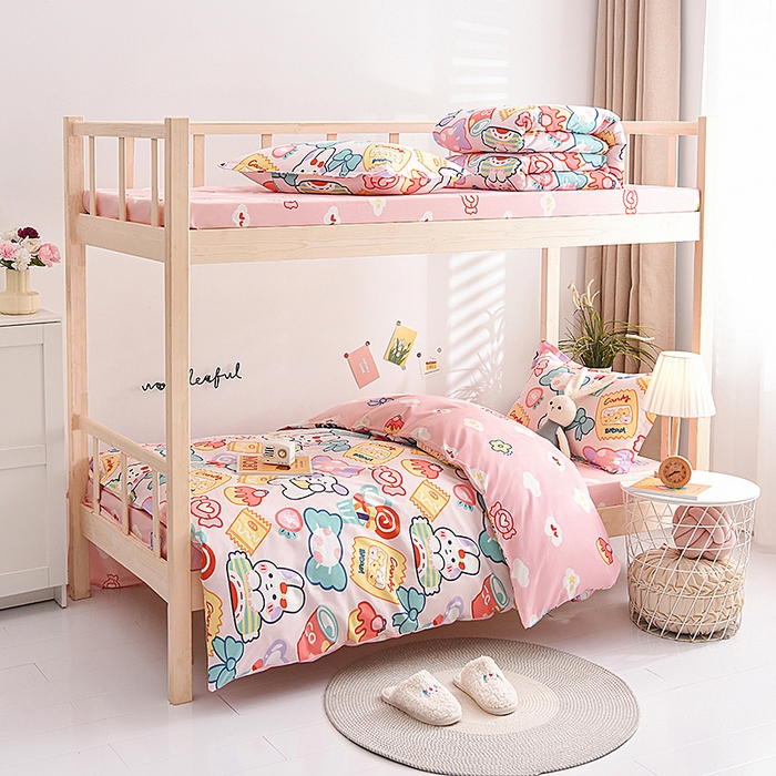 91家纺网 家纺一手货源 找家纺 鑫宇 2025全棉13372床单款印花学生三件套 快乐园-粉