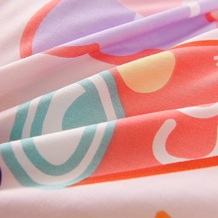 91家纺网 家纺一手货源 找家纺 鑫宇 2025全棉13372床单款印花学生三件套 快乐园-粉