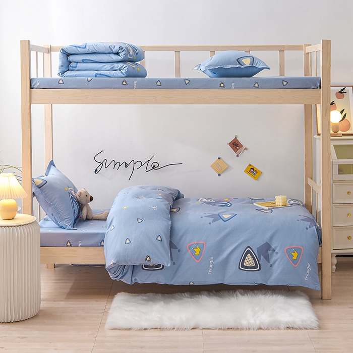 91家纺网 家纺一手货源 找家纺 鑫宇 2025全棉13372床单款印花学生三件套 趣味皇冠-蓝