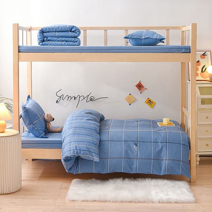 91家纺网 家纺一手货源 找家纺 鑫宇 2025全棉13372床单款印花学生三件套 神采旅途-蓝