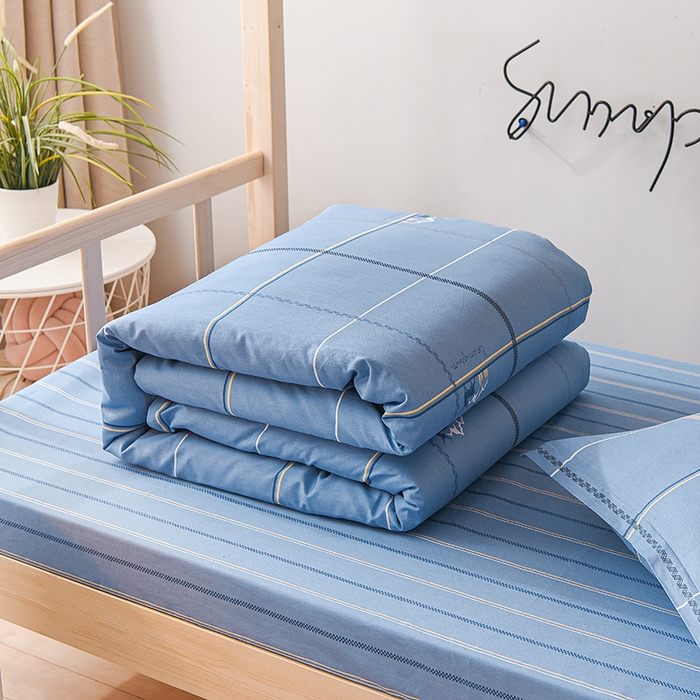 91家纺网 家纺一手货源 找家纺 鑫宇 2025全棉13372床单款印花学生三件套 神采旅途-蓝