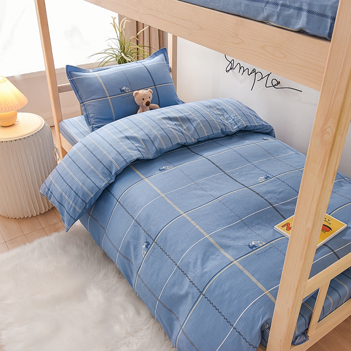 91家纺网 家纺一手货源 找家纺 鑫宇 2025全棉13372床单款印花学生三件套 神采旅途-蓝