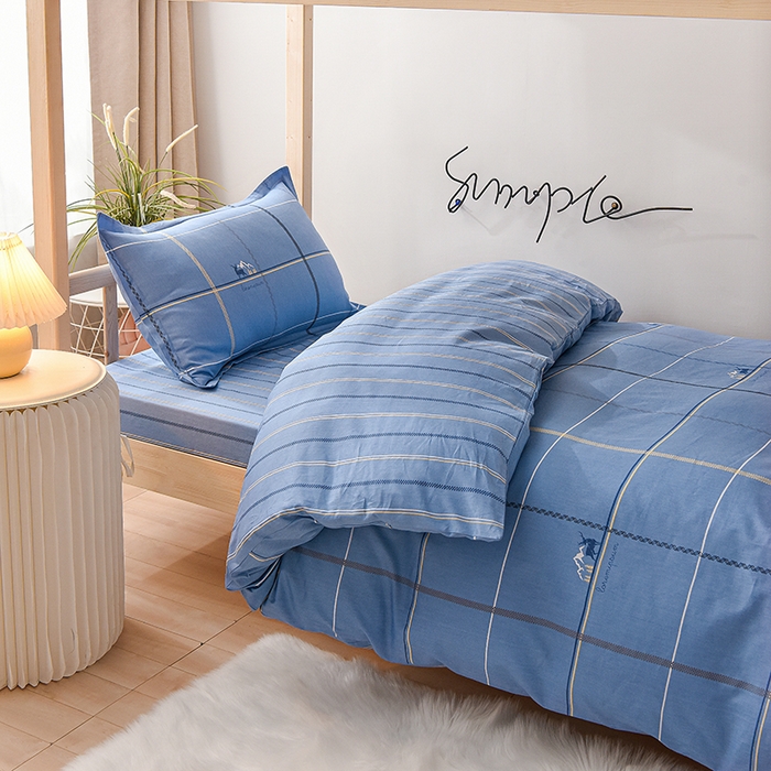 91家纺网 家纺一手货源 找家纺 鑫宇 2025全棉13372床单款印花学生三件套 神采旅途-蓝