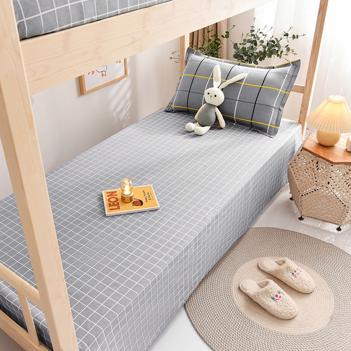 91家纺网 家纺一手货源 找家纺 鑫宇 2025全棉13372床单款印花学生三件套 时尚悦格-灰