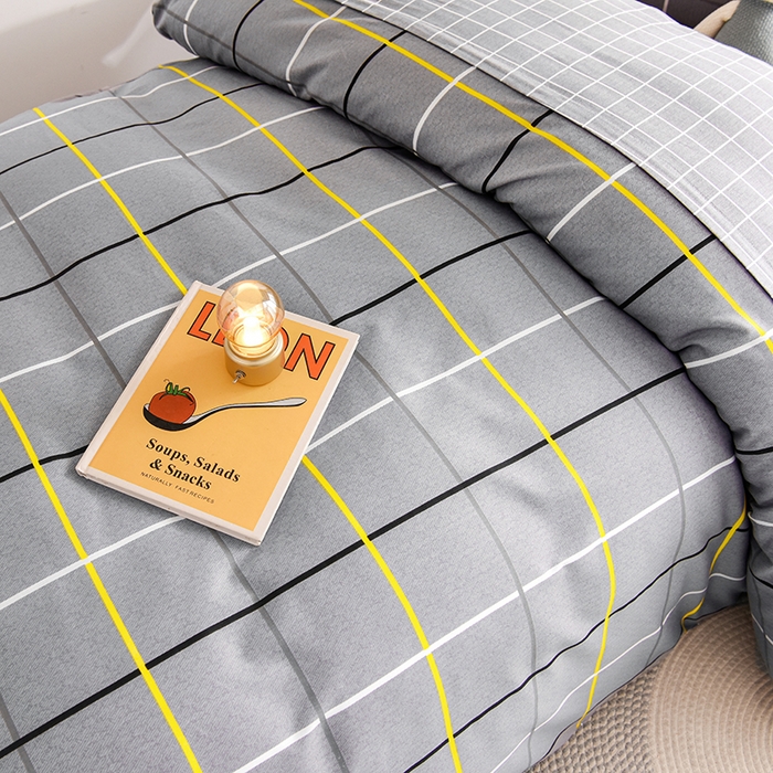 91家纺网 家纺一手货源 找家纺 鑫宇 2025全棉13372床单款印花学生三件套 时尚悦格-灰