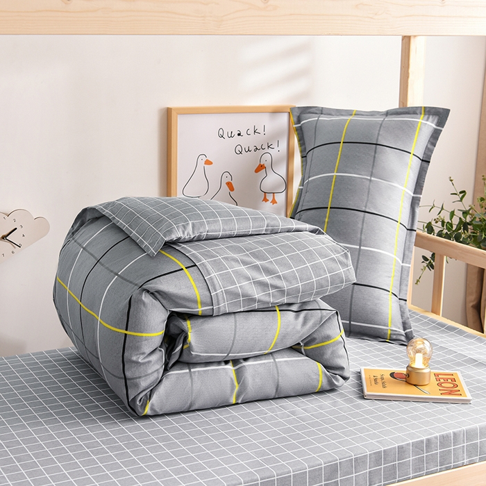 91家纺网 家纺一手货源 找家纺 鑫宇 2025全棉13372床单款印花学生三件套 时尚悦格-灰