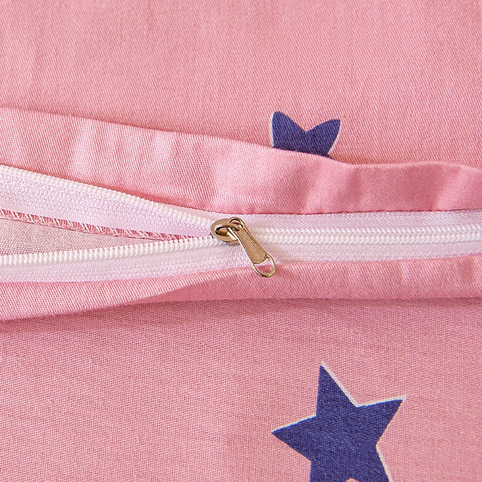 91家纺网 家纺一手货源 找家纺 鑫宇 2025全棉13372床单款印花学生三件套 星途之光-粉