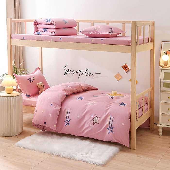 91家纺网 家纺一手货源 找家纺 鑫宇 2025全棉13372床单款印花学生三件套 星途之光-粉