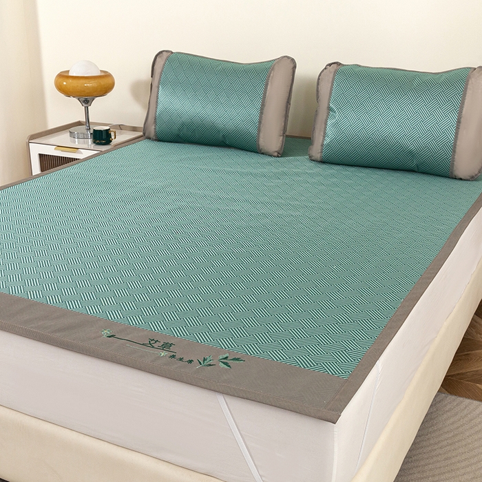 91家纺网 家纺一手货源 找家纺 丹兰 2025新款碳光冰丝席三件套竹席冰藤席艾草席学生席双人床凉席 碳光饼干花 绿