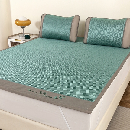 91家纺网 家纺一手货源 找家纺 丹兰 2025新款碳光冰丝席三件套竹席冰藤席艾草席学生席双人床凉席 碳光饼干花 绿