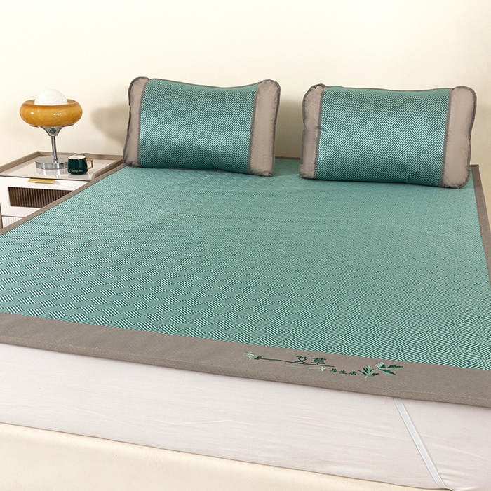 91家纺网 家纺一手货源 找家纺 丹兰 2025新款碳光冰丝席三件套竹席冰藤席艾草席学生席双人床凉席 碳光饼干花 绿