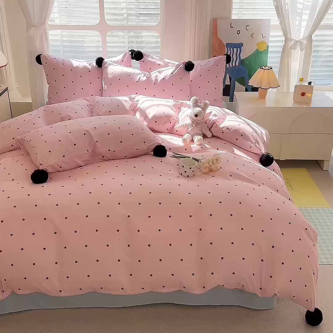 91家纺网 家纺一手货源 找家纺 多品家纺 2025新款超柔水洗棉奶油系毛球款单被套 波点海盐粉