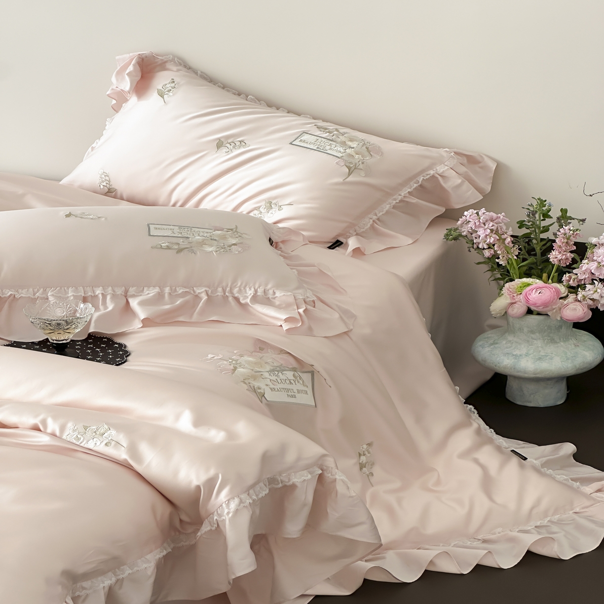 91家纺网 家纺一手货源 找家纺 佳汐蓝家纺 2025春夏新款60支天丝棉法式仙女四件套-沁铃兰 粉色