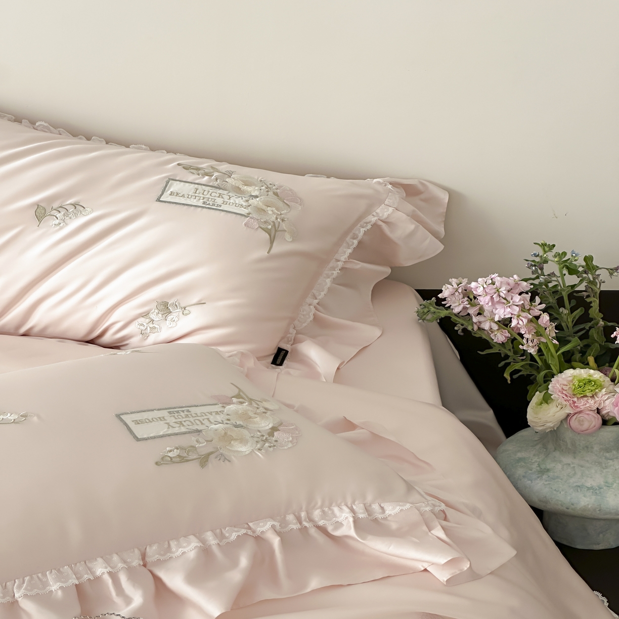 91家纺网 家纺一手货源 找家纺 佳汐蓝家纺 2025春夏新款60支天丝棉法式仙女四件套-沁铃兰 粉色