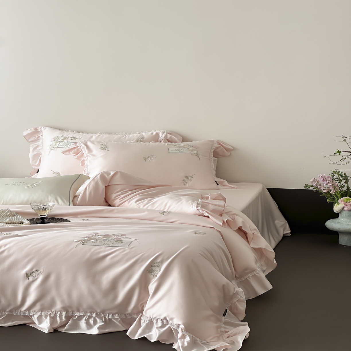 91家纺网 家纺一手货源 找家纺 佳汐蓝家纺 2025春夏新款60支天丝棉法式仙女四件套-沁铃兰 粉色