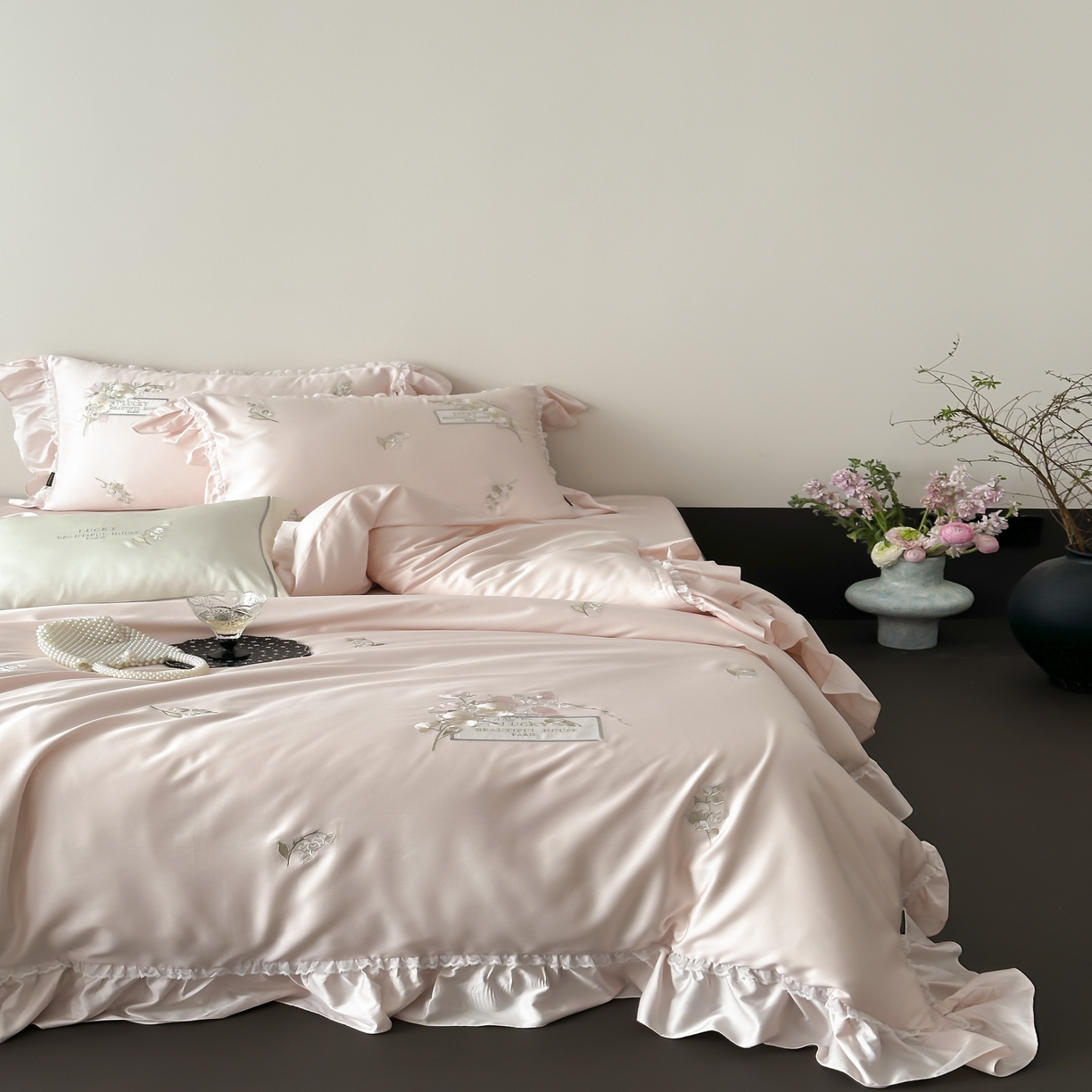 91家纺网 家纺一手货源 找家纺 佳汐蓝家纺 2025春夏新款60支天丝棉法式仙女四件套-沁铃兰 粉色