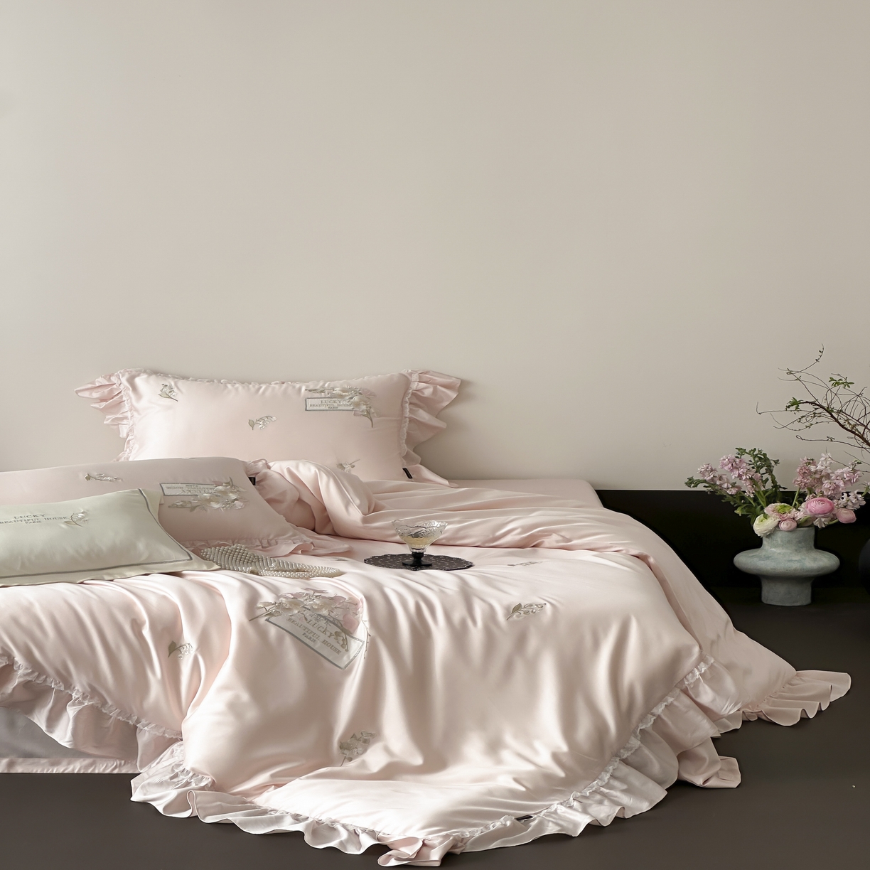 91家纺网 家纺一手货源 找家纺 佳汐蓝家纺 2025春夏新款60支天丝棉法式仙女四件套-沁铃兰 粉色