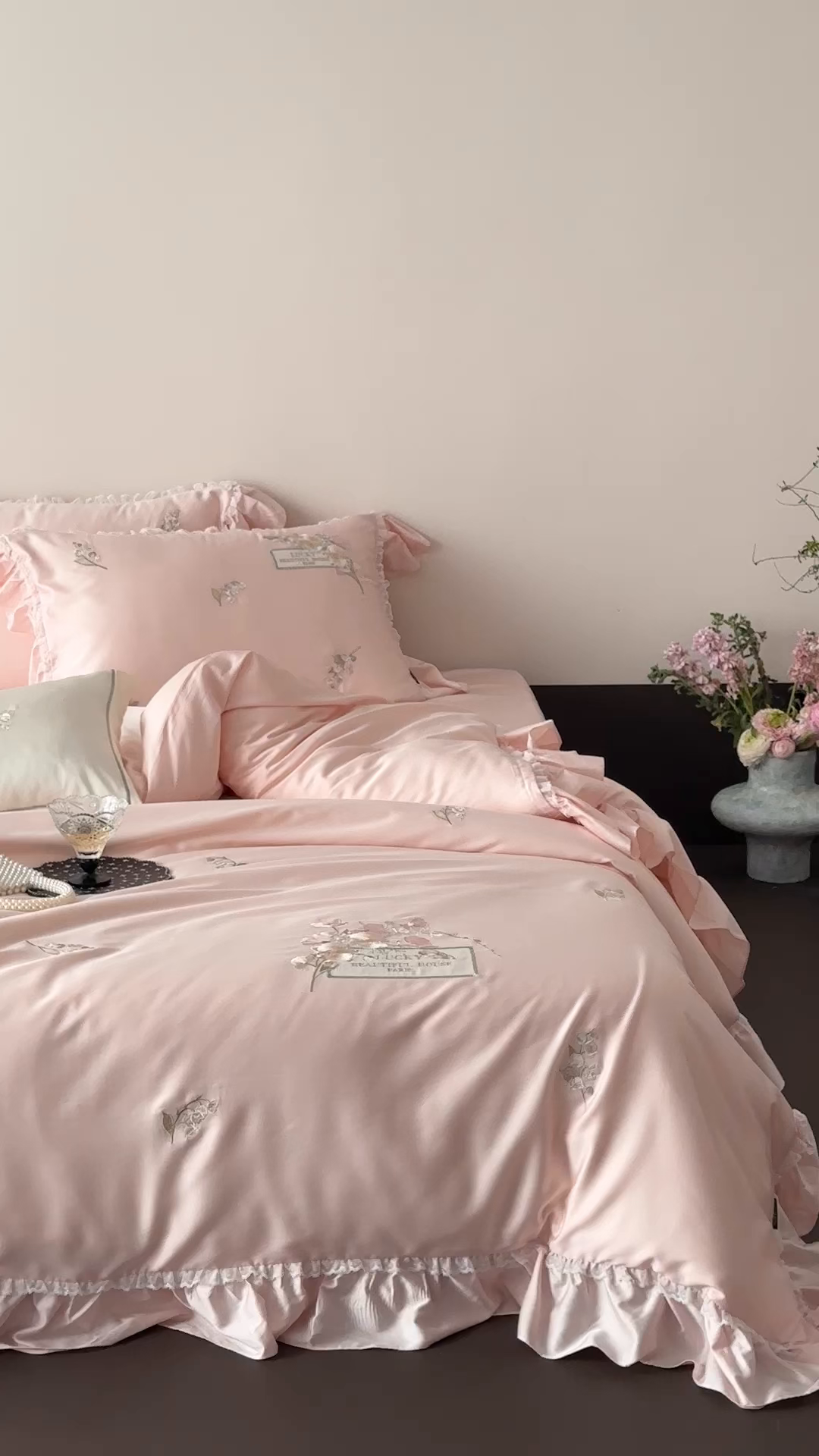 91家纺网 家纺一手货源 找家纺 佳汐蓝家纺 2025春夏新款60支天丝棉法式仙女四件套-沁铃兰 粉色