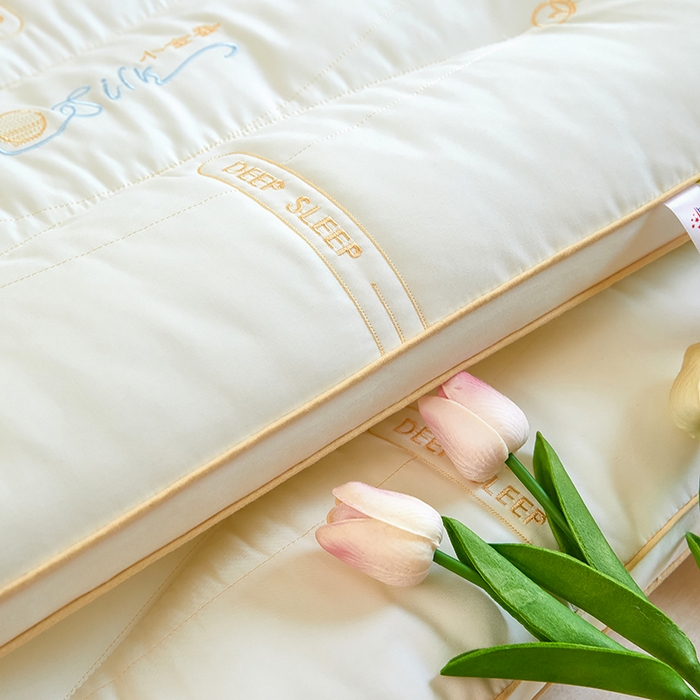 91家纺网 家纺一手货源 找家纺 晚儿 2025新款蚕禧眠呵护枕枕头枕芯 蚕禧眠呵护枕—牛奶白 48x74cm/只